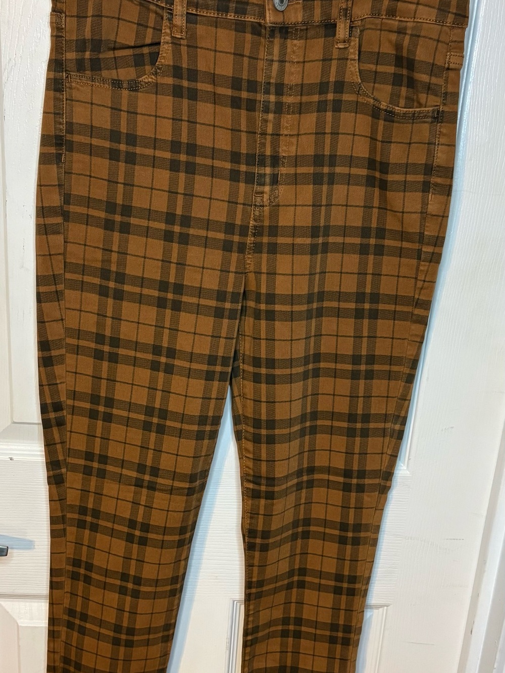 American Eagle Outfitters NWT 
Brown and black plaid jeggings.
Size 10